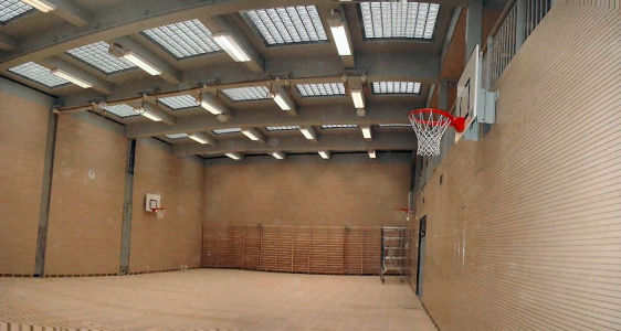 Salle de Gymnastique enterrée sous le préau