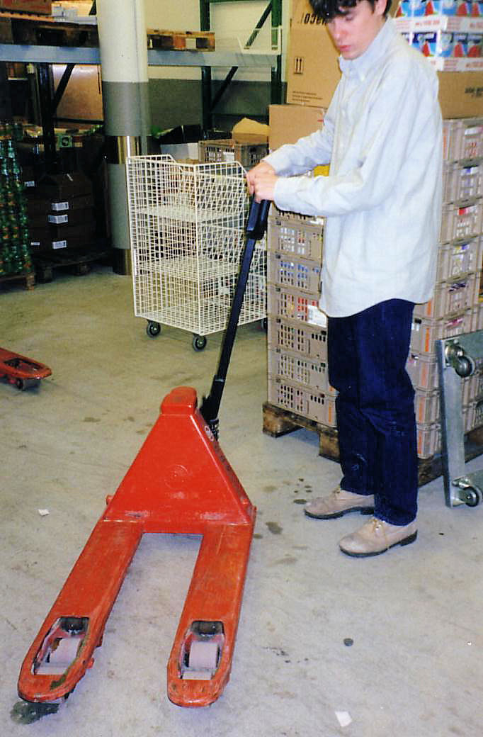 Livraisons du matin ... Réveil au-dessus du magasin ...