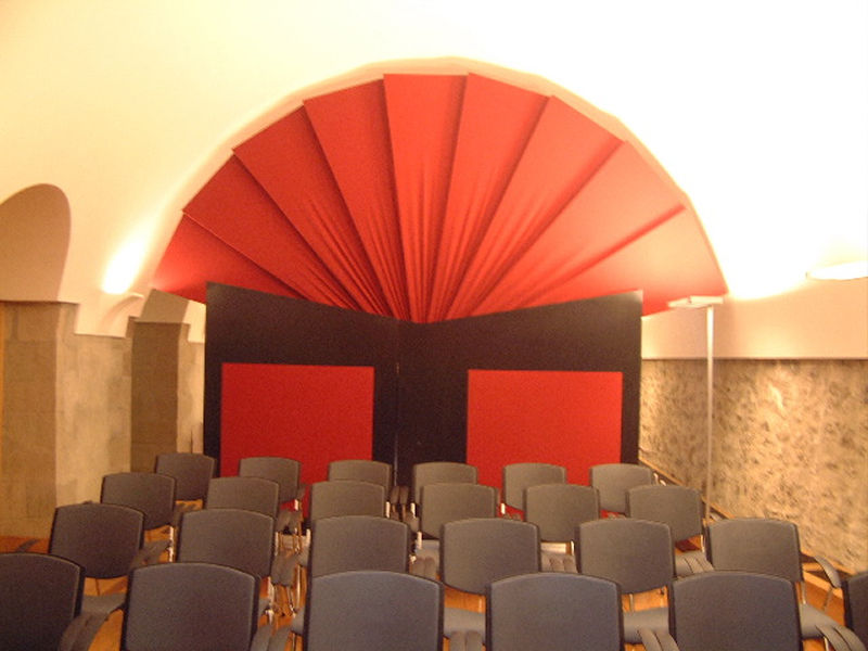 Salle de conférences voutée