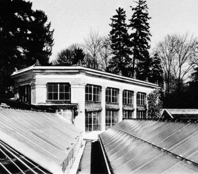 Petit théâtre saisonnier dans la verdure