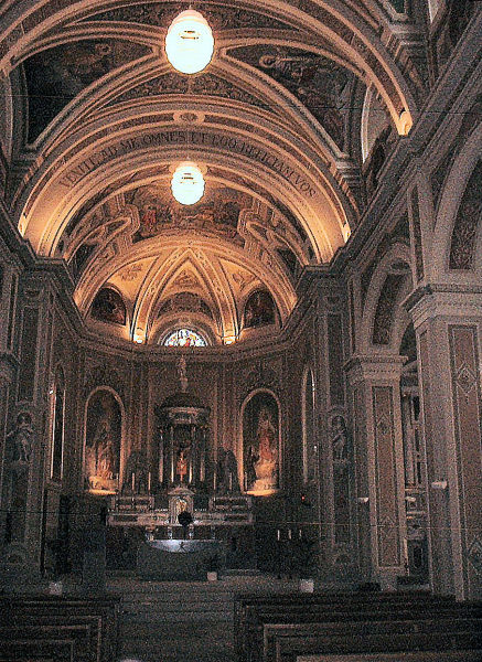 Eglise avec un choeur baroque 