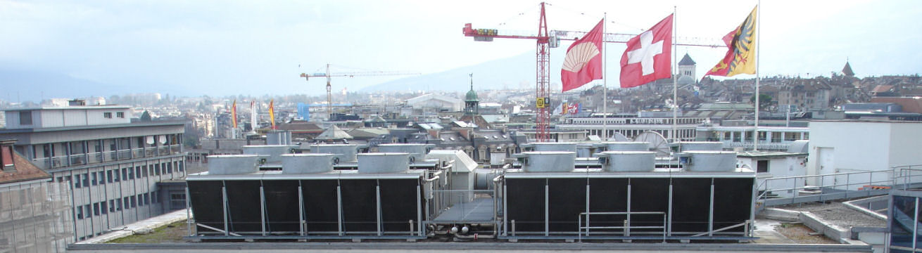 Importantes installations techniques en toiture (hôtel)