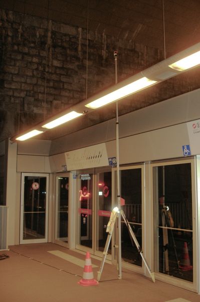 Mesures pour déterminer les niveaux de bruit caractéristiques dans une station de métro ouverte
