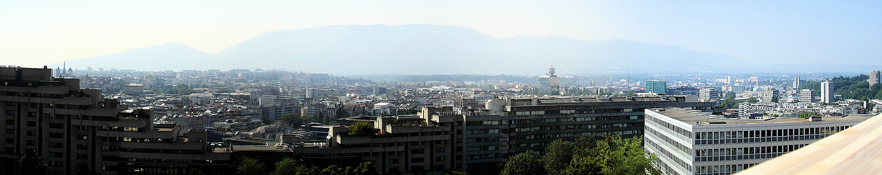 Plus haut, plus beau  ... voici un magnifique point de vue sur la ville de Genève