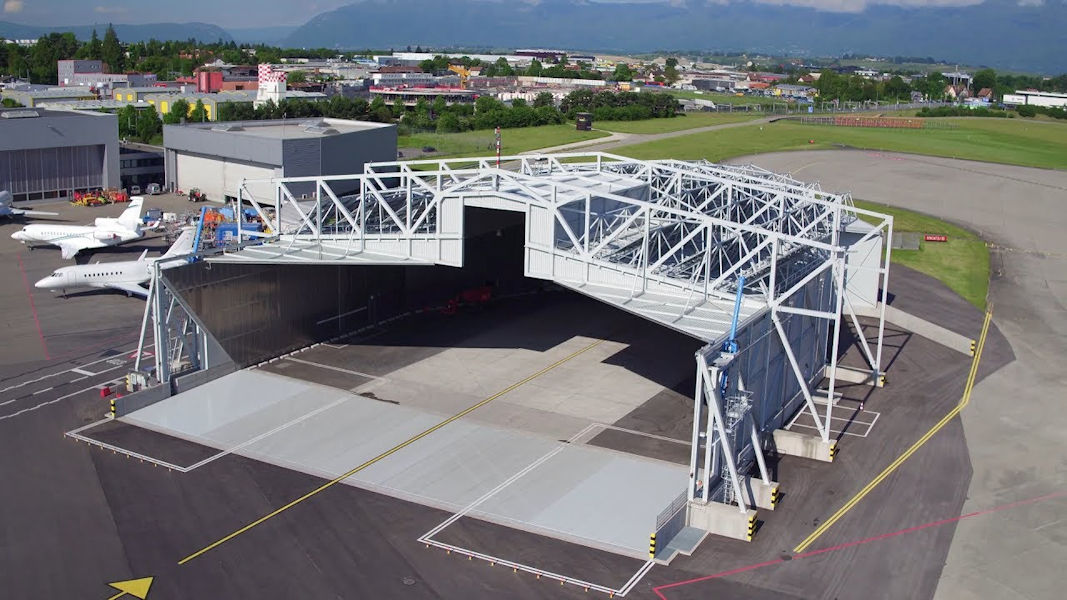 Vue du drone, l'amortisseur de bruit des essais d'avions