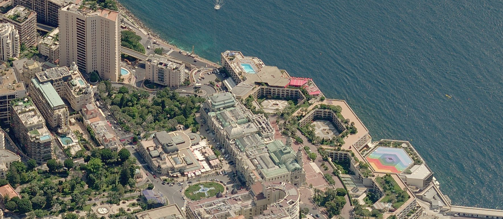 Le Métropole de Monaco, trouvé sur Google Earth ou sur Maps live